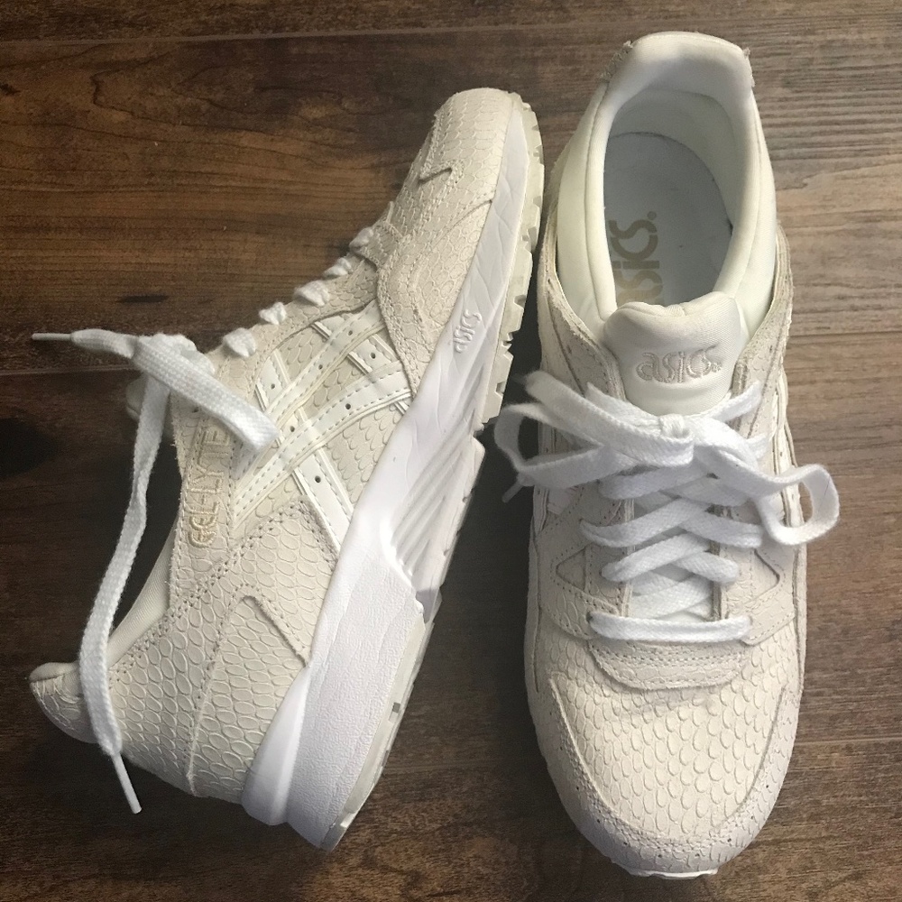 Asics Sneakers